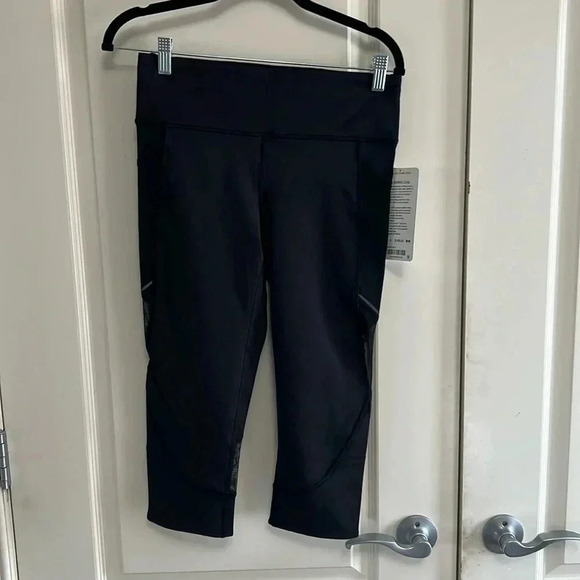 Lululemon New with tags- home stretch crop black - Picture 1 of 4